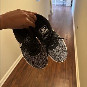 Nike Flex Contact 3 Shoes in Black/White - 6.5